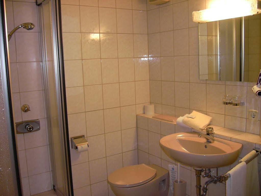 Hotel Gasthaus Zum Hirschen Simonswald Exteriör bild